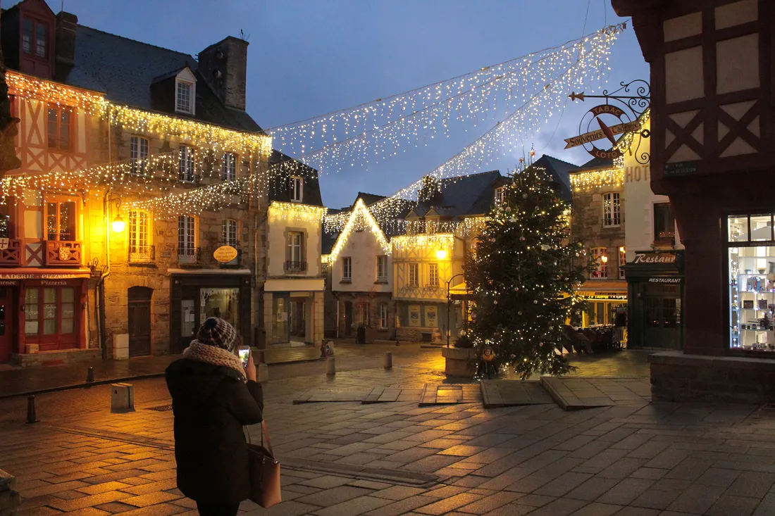 Les illuminations resteront jusque début janvier dans les rues de Josselin. 