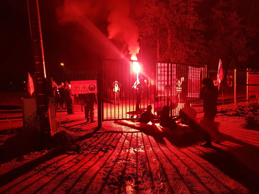 Blocage du chantier Amazon par le Collectif Stop Amazon Briec