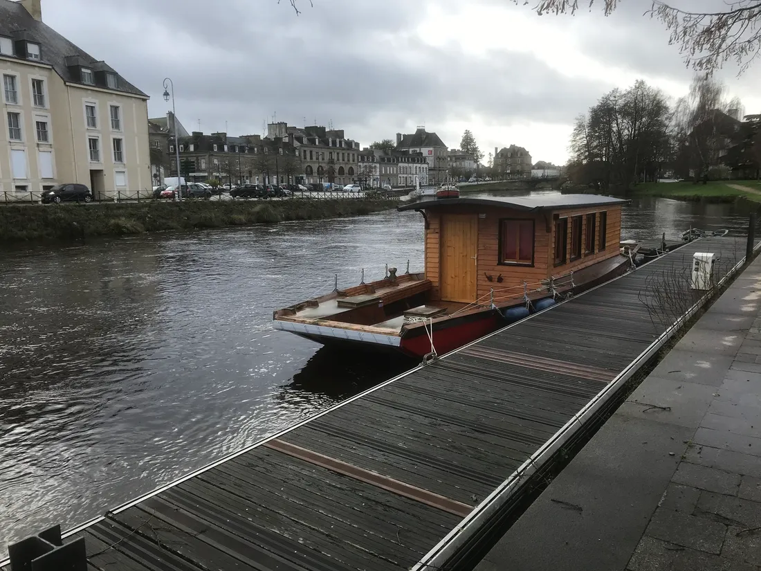 La toue cabanée de l'association halage et attelage