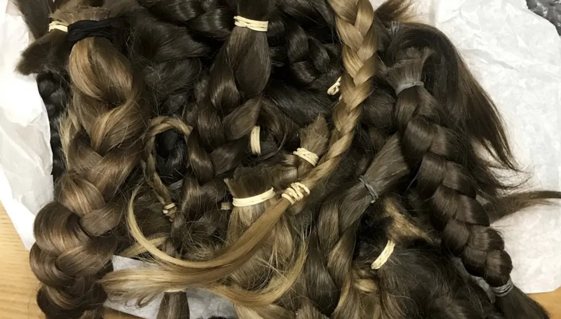 Dons de cheveux