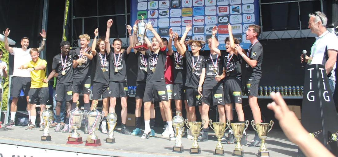 La joie est immense pour les joueurs et le staff des U14 du Stade Pontivyen.