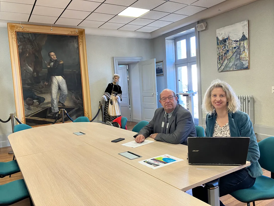René Le Moullec, maire de Guémené et Nolwenn Burlot de CobFormation. 