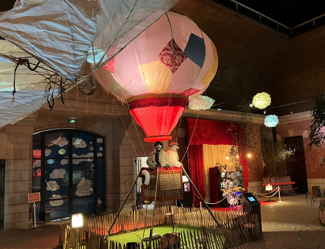 Noël à Trévarez, avec l'exposition Le tour du monde en 51 jours, dans les anciennes écuries. 