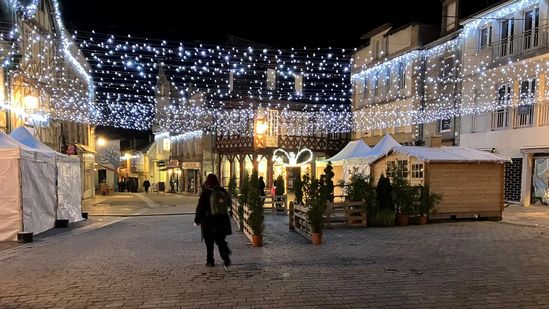 La place du Martray est aussi habillée pour ce mois de décembre. 