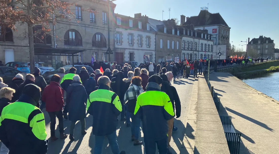 Le parcours était plus long, de quoi étendre les 3 000 manifestants dans les rues de Pontivy. 