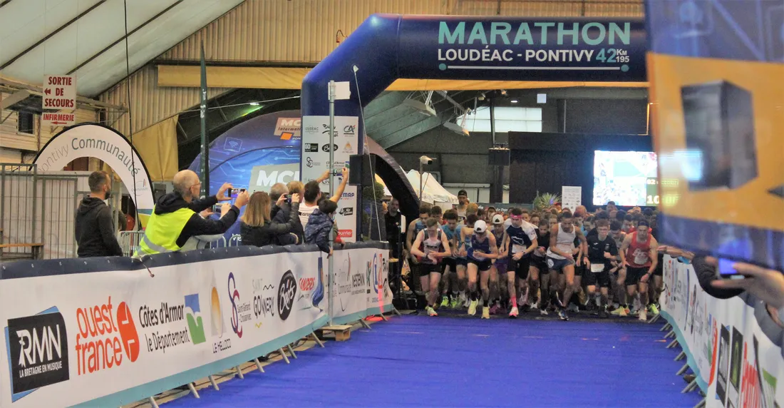 Près de 1 900 concurrents ont pris le départ sur les quatre courses, ici le départ du 5km. 