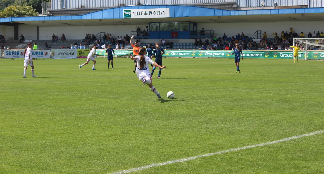 Le choc OL - OM en 1/8è de finale du tournoi U13 féminin.