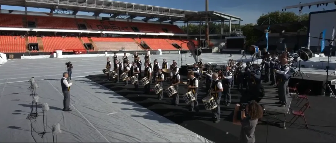 La suite proposée par le Bagad Kemper jouée par la quarantaine de soners.