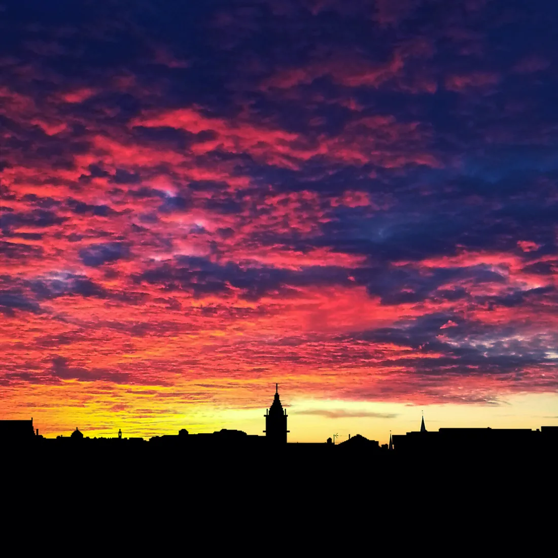 L'album "3" est sorti en numérique, un format CD pourrait voir le jour prochainement. 