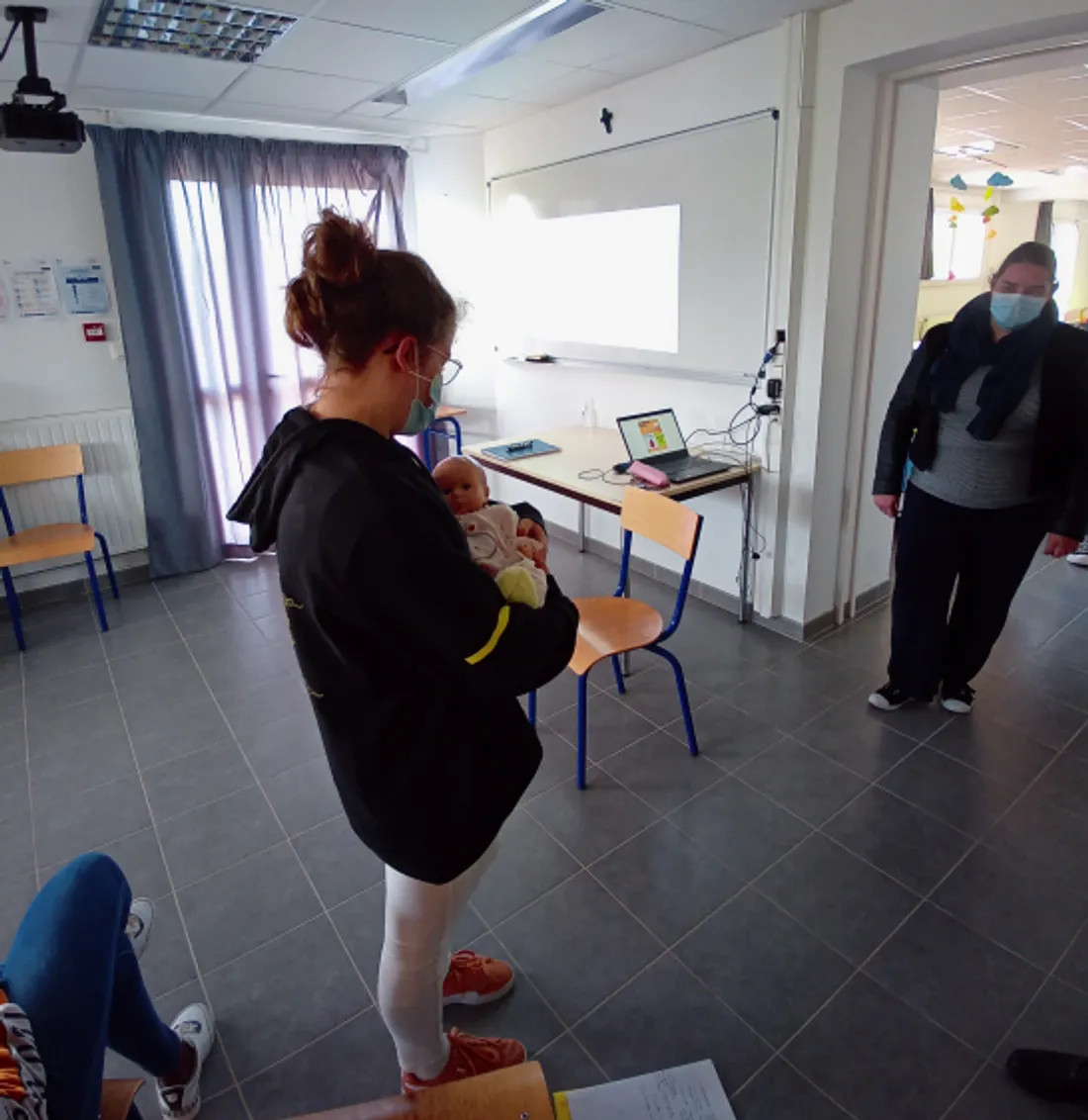 Atelier "portage en écharpe de bébés"