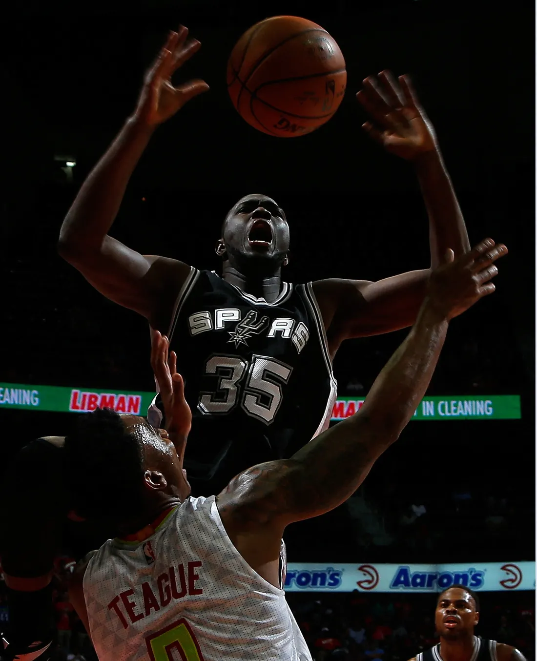 Youssou Ndoye, capitaine de la sélection sénégalaise de basket vient renforcer l'OLB.