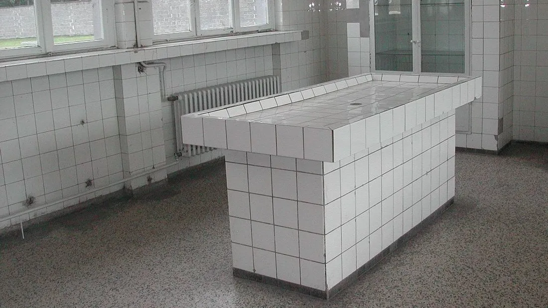 Salle d'autopsie