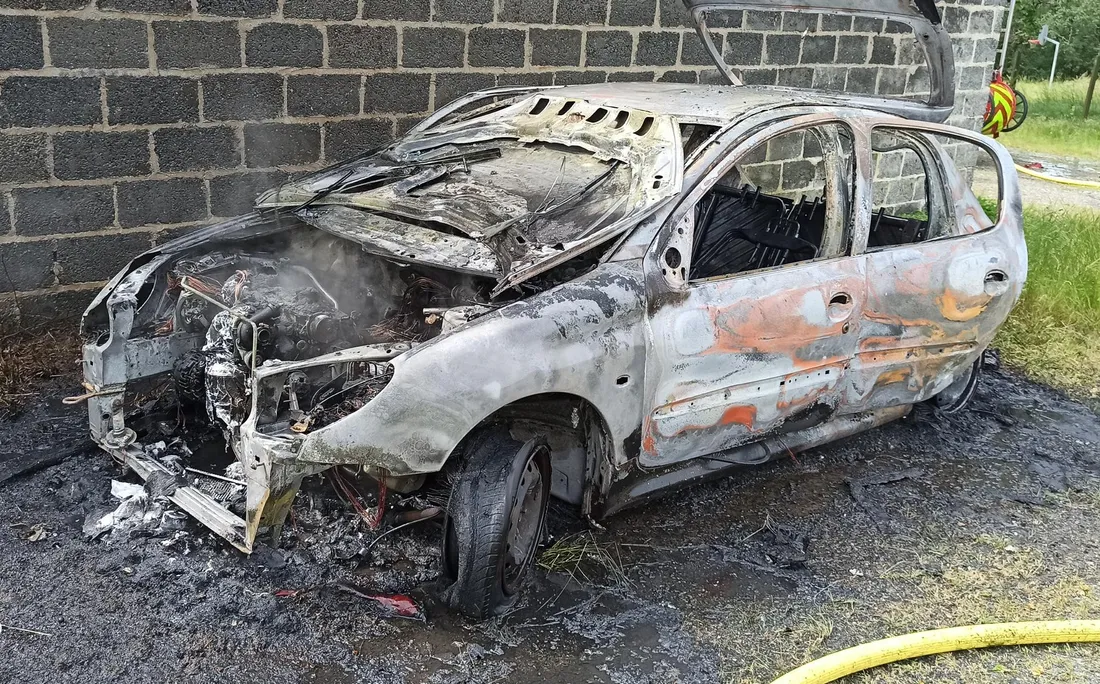 Deux nouveaux véhicules ont été brûlés cette semaine.