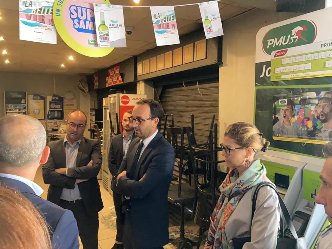 Le ministre Thomas Cazenave s'est rendu chez un buraliste de Talence