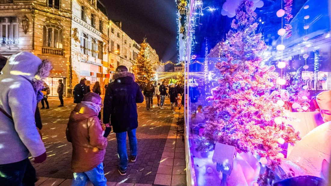 Niort se pare de ses habits de Noël.