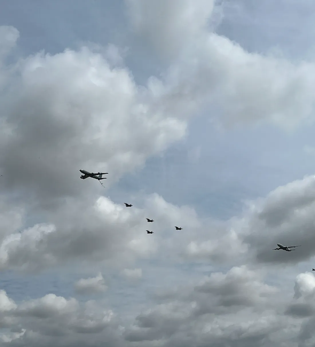 Des avions dans le ciel de Bricy