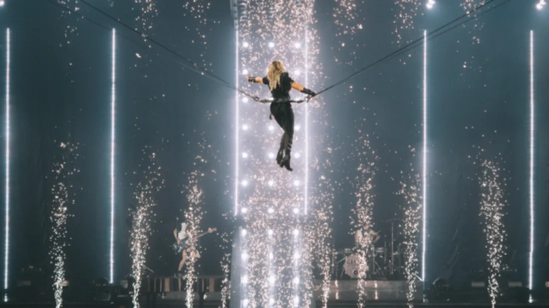 Santa part en tournée à travers la France, la Suisse et la Belgique.