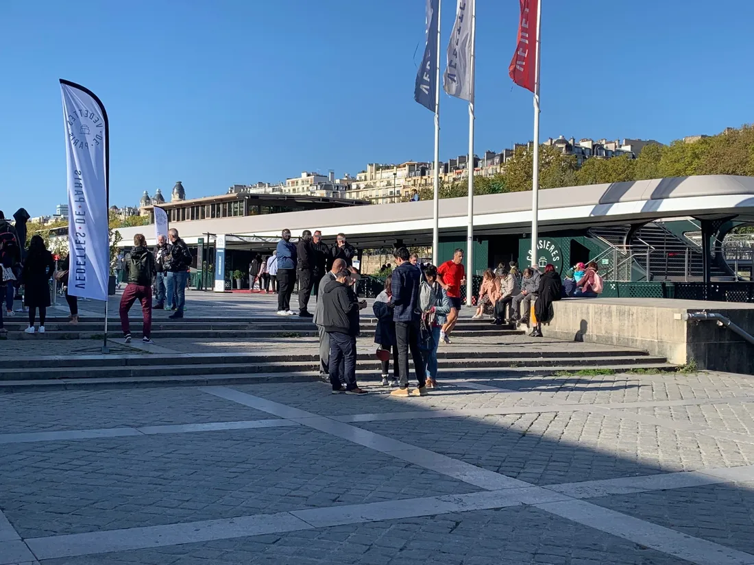 Les membres de Carton Rouge pour le Qatar contrôlés par la préfecture de Police.