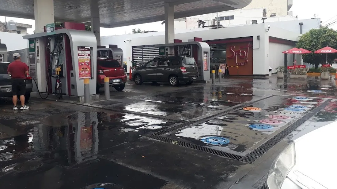 Le gérant de la station-service n'aura pas tout perdu...