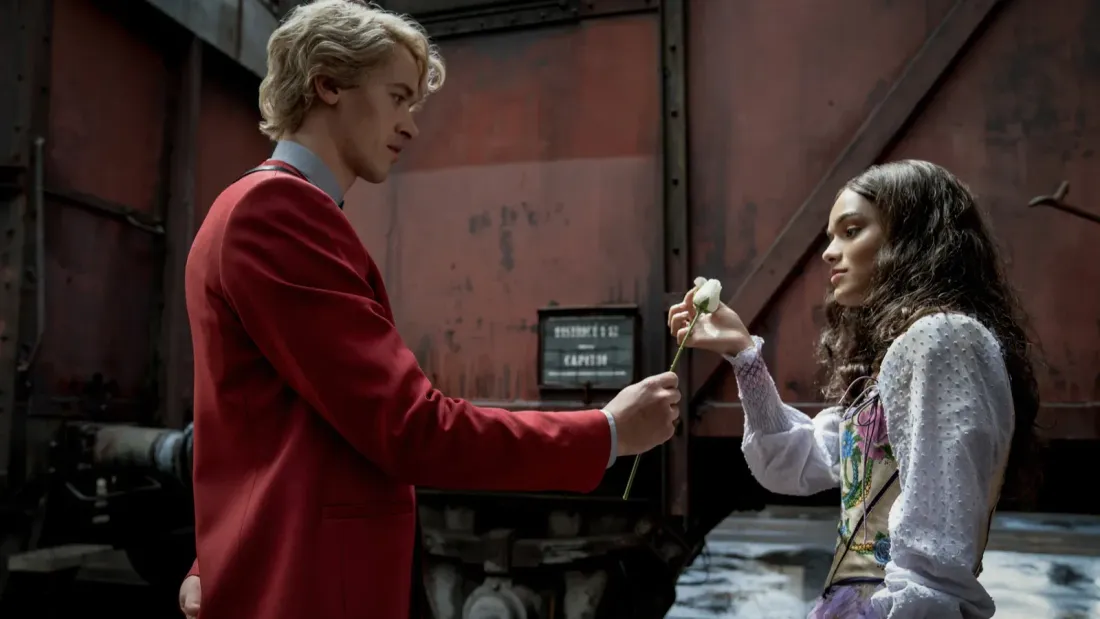 Tom Blyth et Rachel Zegler dans "Hunger Games : la ballade du serpent et de l'oiseau chanteur"
