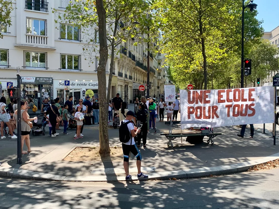 50 parents d’enfants en situation de handicap se sont réunis dans le 7e arrondissement.