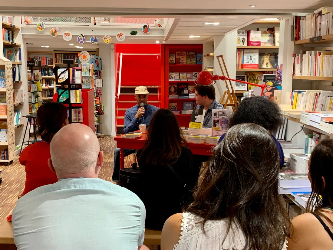 Matthieu Seel présentait son livre à la librairie de Paris dans le 17e arrondissement de Paris.