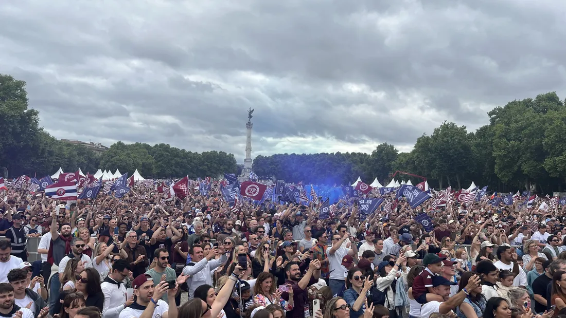 La place des Quinconces était remplie