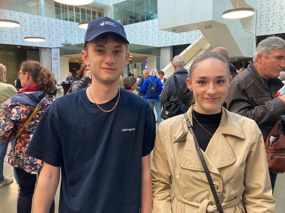 Maxens et Chloé, étudiants bordelais, font partie des 200 bénévoles du Mondial de rugby à Bordeaux