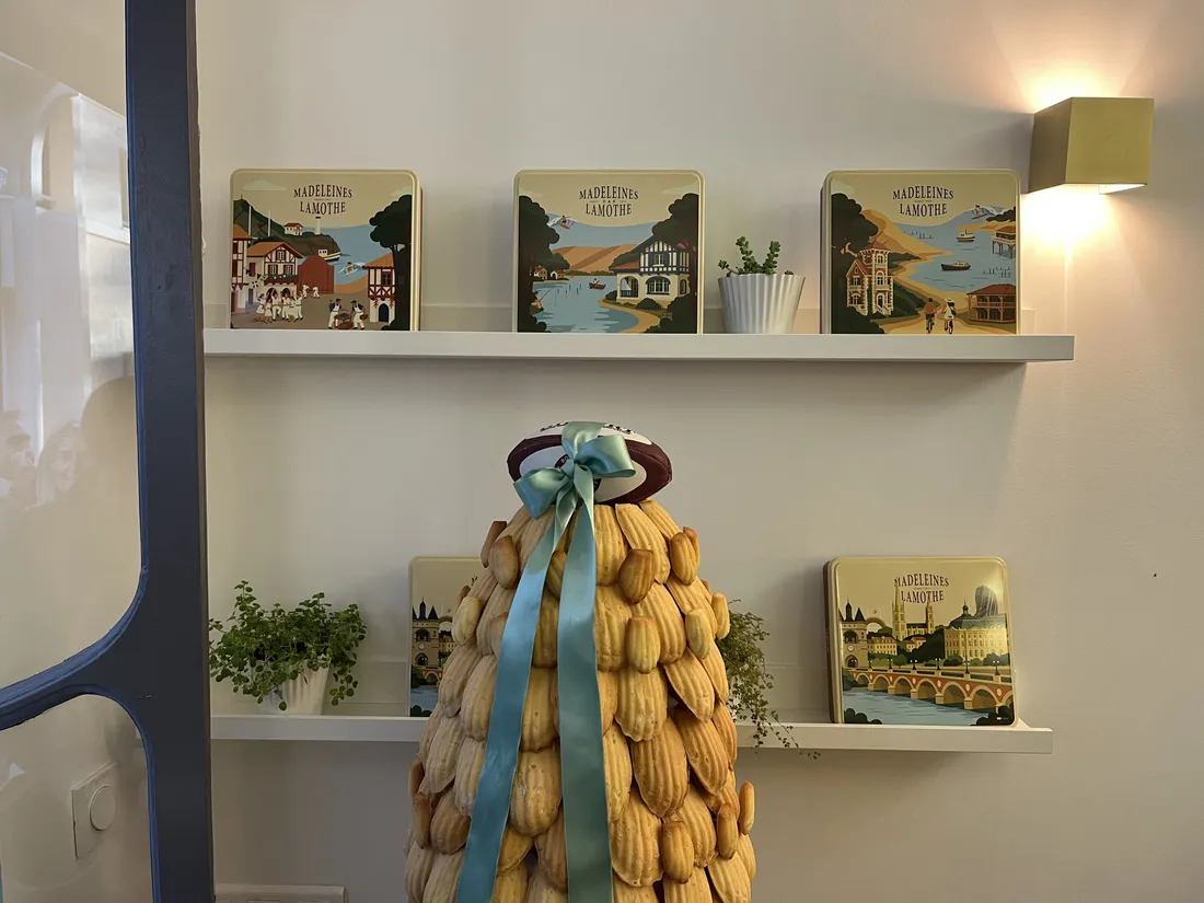 Les boites en métal illustrent le Pays Basque, Hossegor, le Bassin et Bordeaux