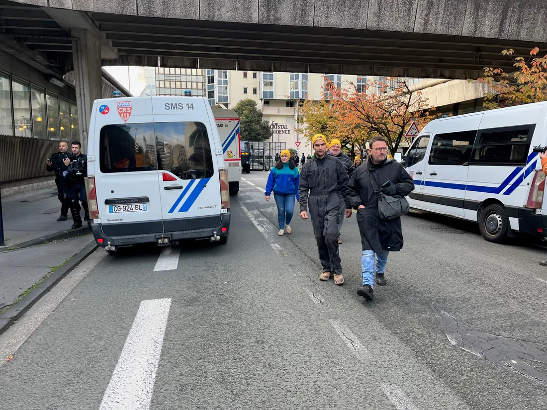 La délégation de la Coordination Rurale de Gironde à son arrivée à la Préfecture