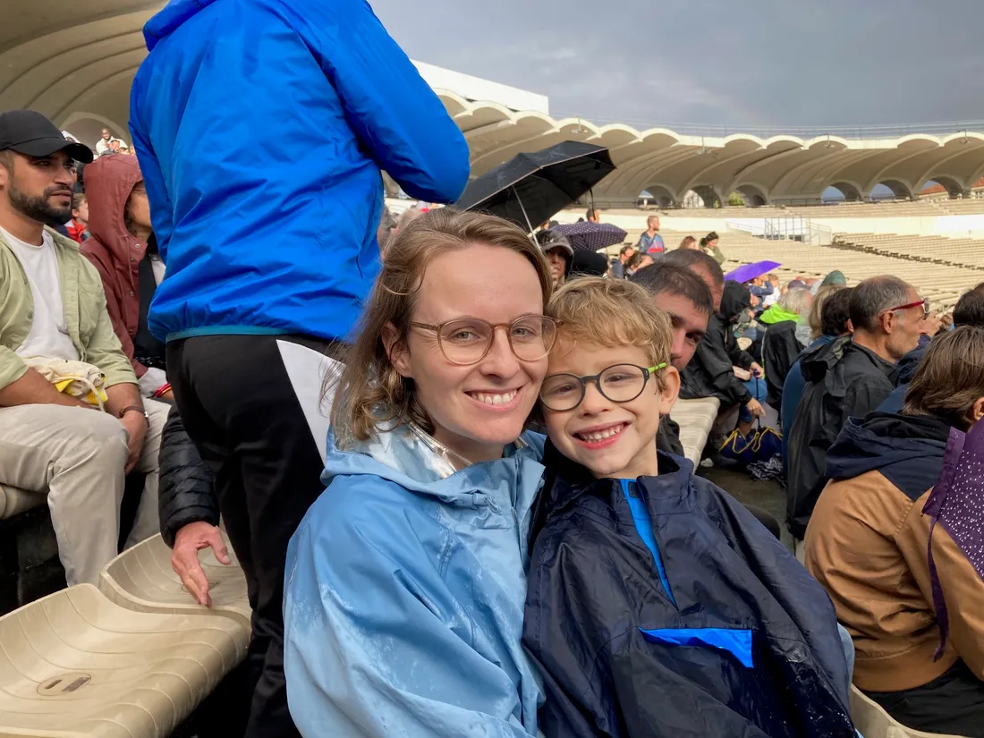 Thomas, 5 ans, grand fan de rugby et sa maman Émilie