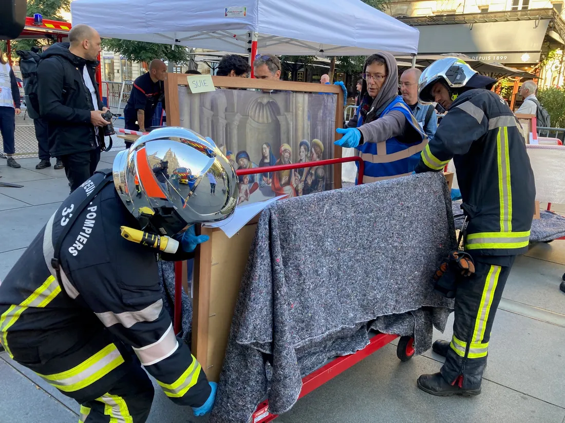 Les oeuvres sont sorties de la cathédrale Saint-André pour être mise en sécurité à la Mairie