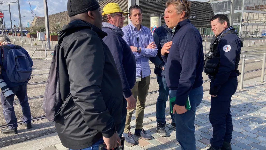 Discussion entre agriculteurs et direction de la Cité du vin