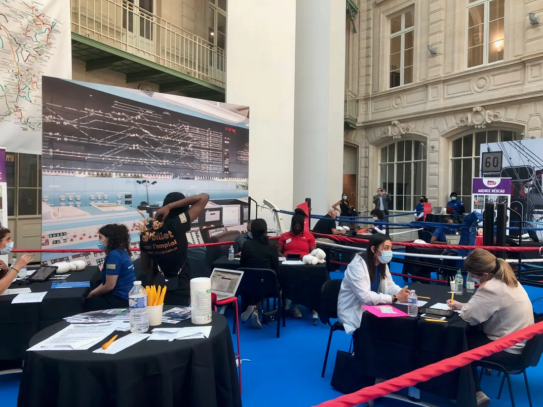 Forum "Un billet pour l'emploi" à la Gare du Nord.