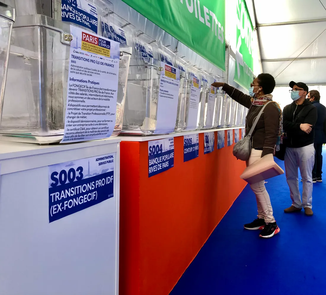 Les urnes où déposer des CV à Paris pour l'Emploi.