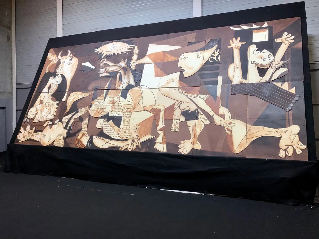 Les confiseurs basques d'Euskal Gozogileak ont créé une reproduction grandeur nature de Guernica.