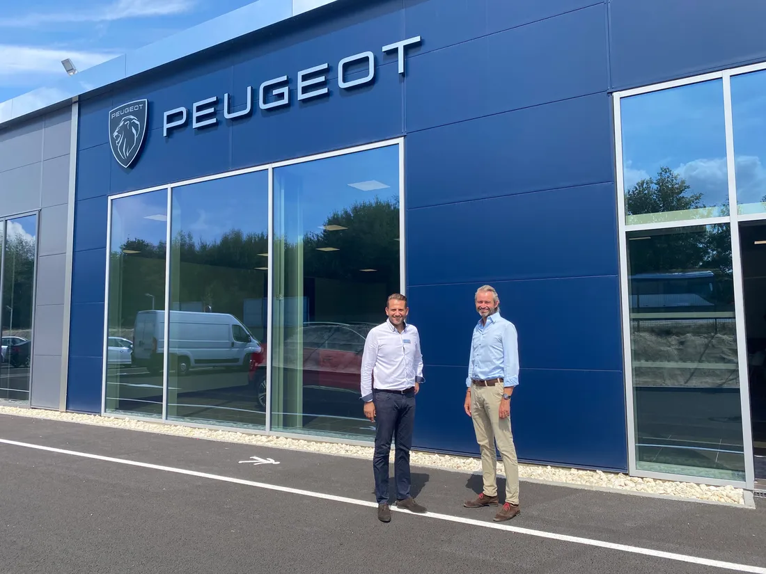 Toute l'équipe Estela - Tresses vous attend à l'agence.