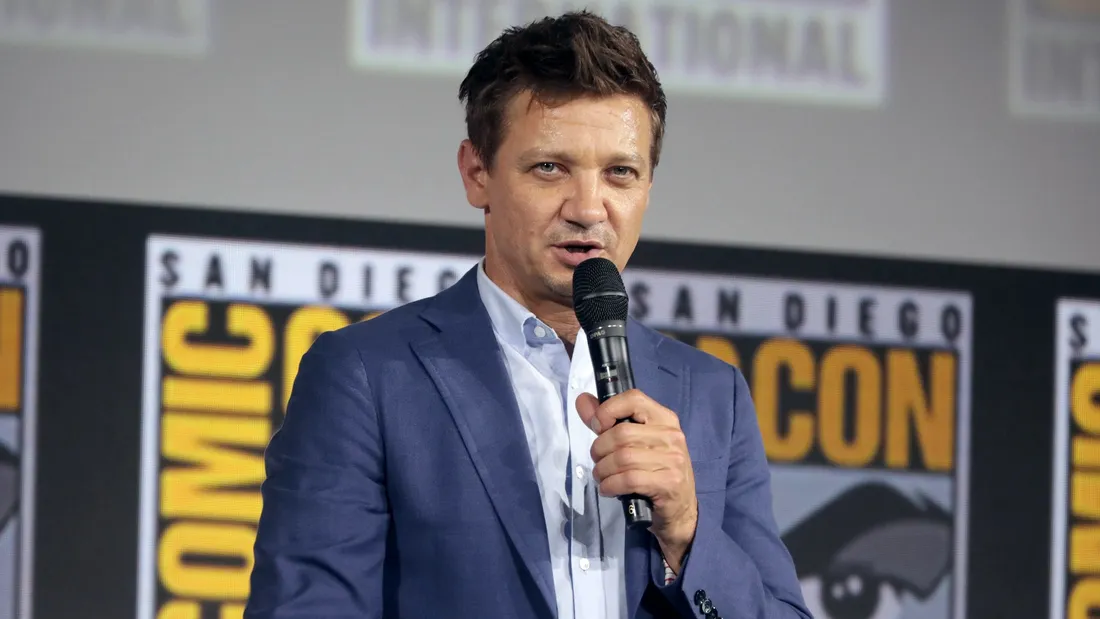 Jeremy Renner retrouve les tournages, un an après son accident