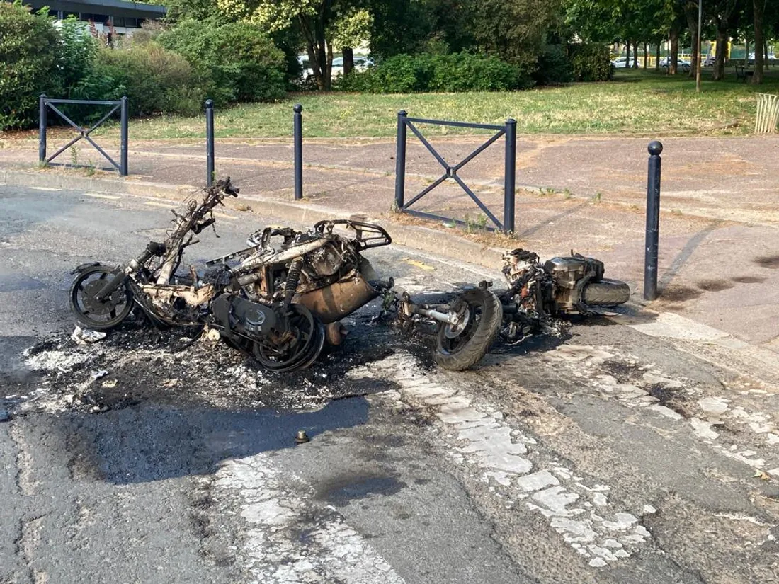 Deux roues incendiés