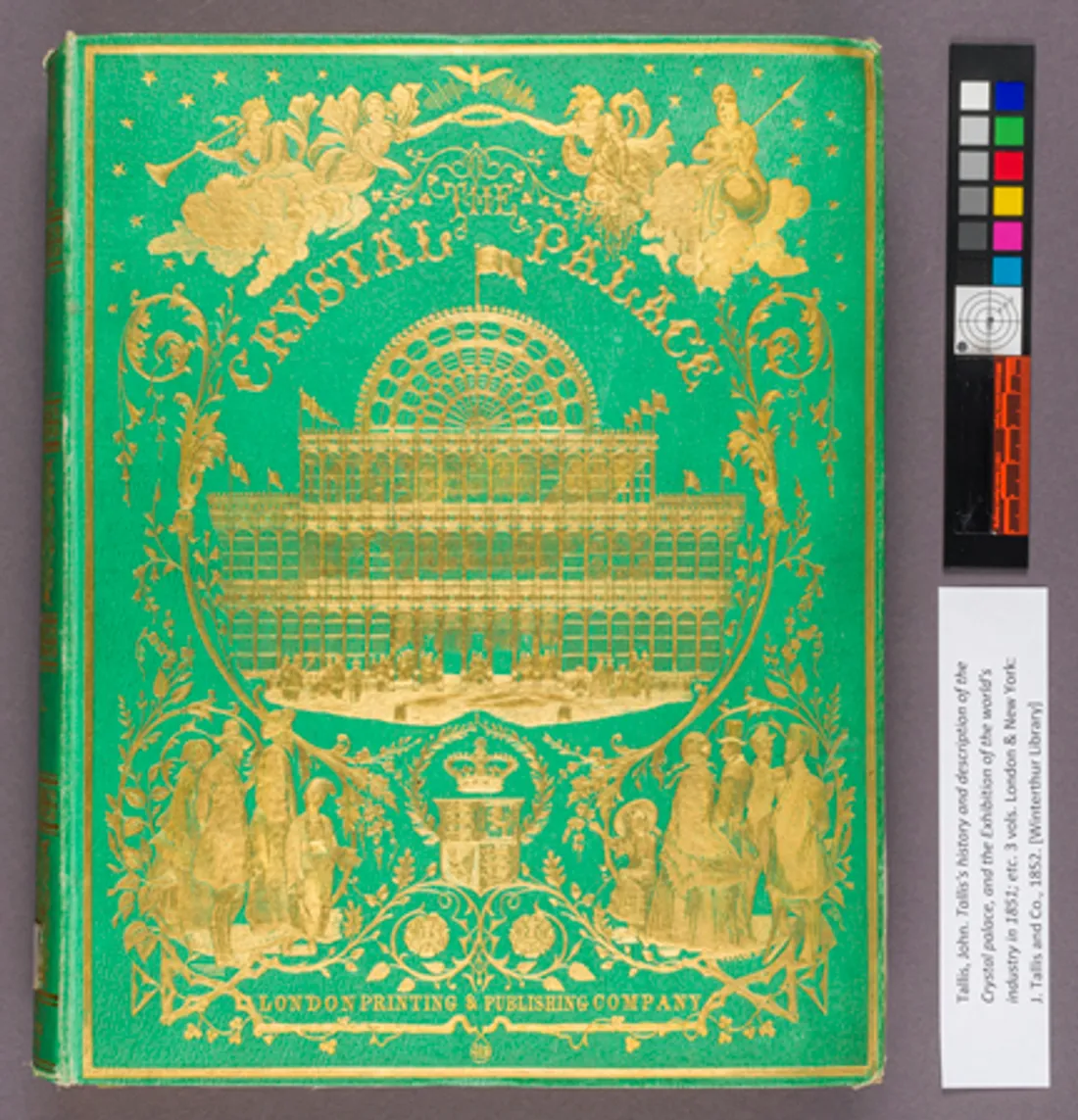 Livre vert avec une couverture de couleur vert émeraude