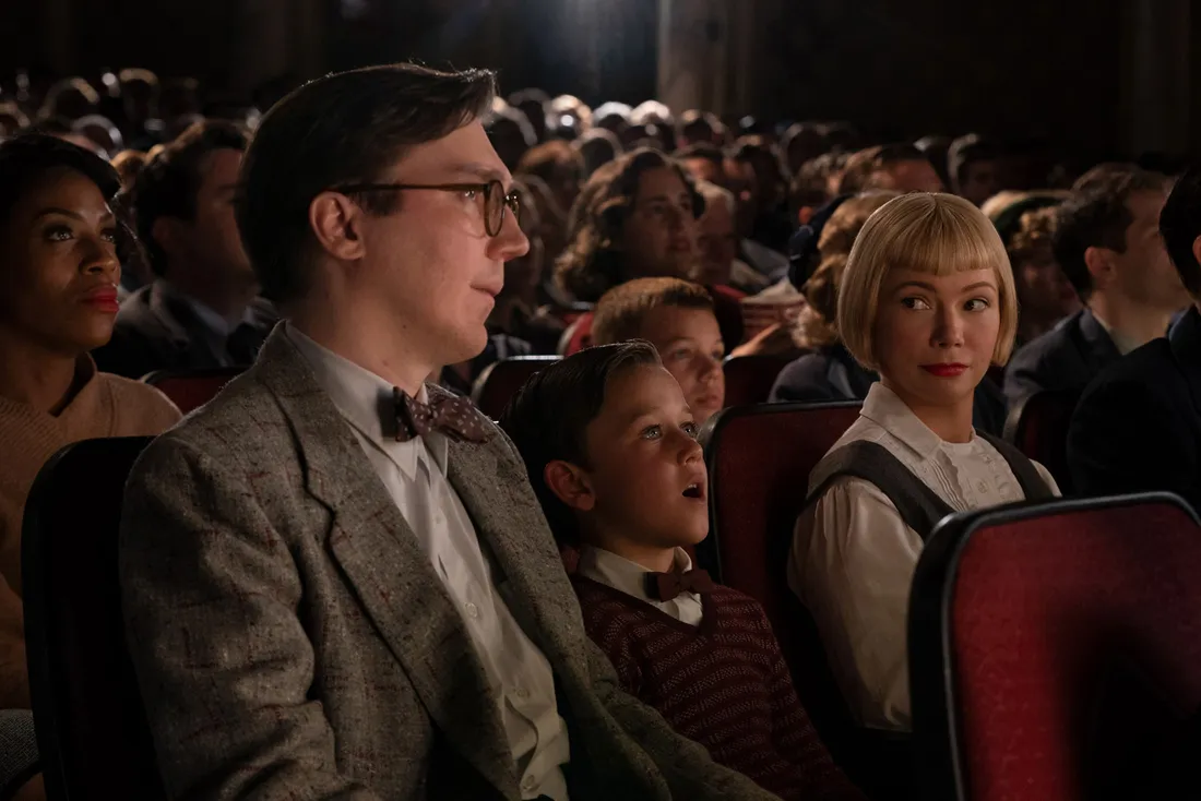 Paul Dano, Mateo Zoryon Francis-DeFord et Michelle Williams dans The Fabelmans de Steven Spielberg. 