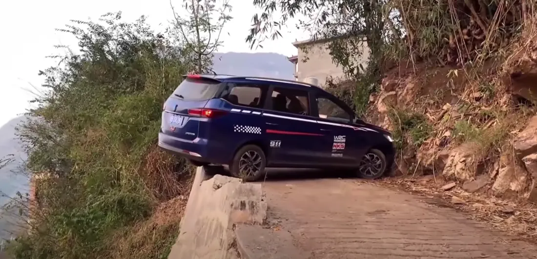 Un demi-tour spectaculaire