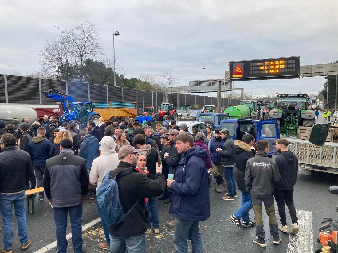 Les agriculteurs sont présent depuis 5h ce matin sur la rocade