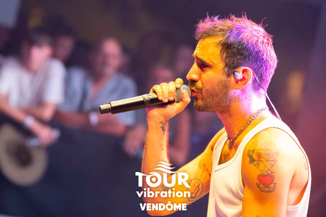 Zaoui sur la scène du Tour Vibration 2023 à Vendôme