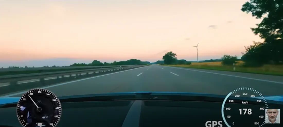 Avec sa Bugatti, il fonce à 400 km/h sur une autoroute