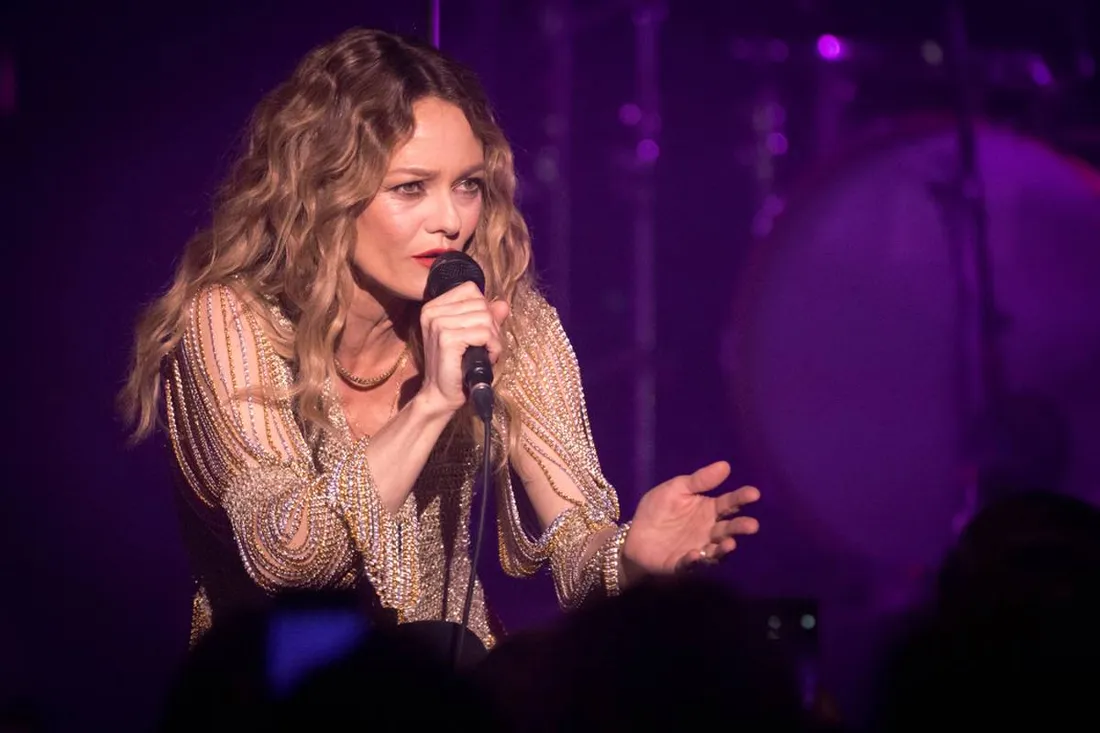 La chanteuse reprendra la route en mars pour sa tournée dans toute la France 