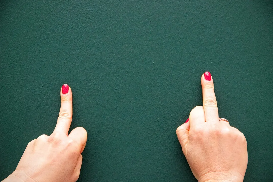 Canada : la justice considère que faire un doigt d'honneur est un droit fondamental