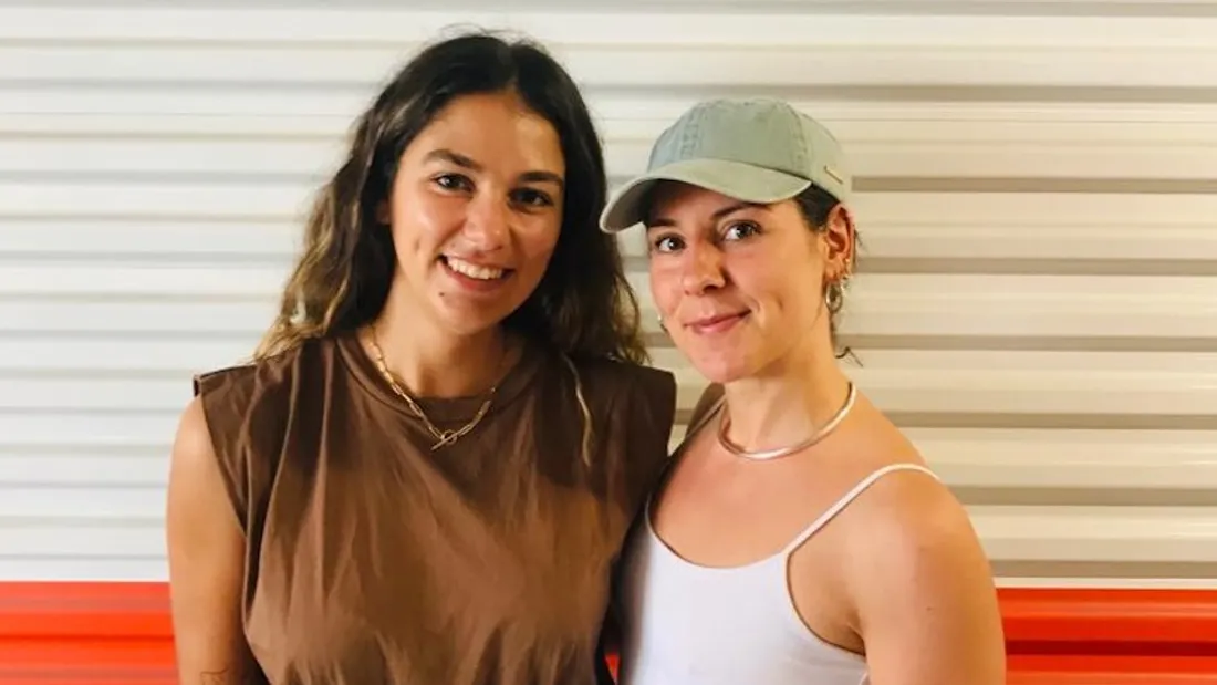 Estelle (à gauche) et Manon lancent l'association "File tes fringues" ! 