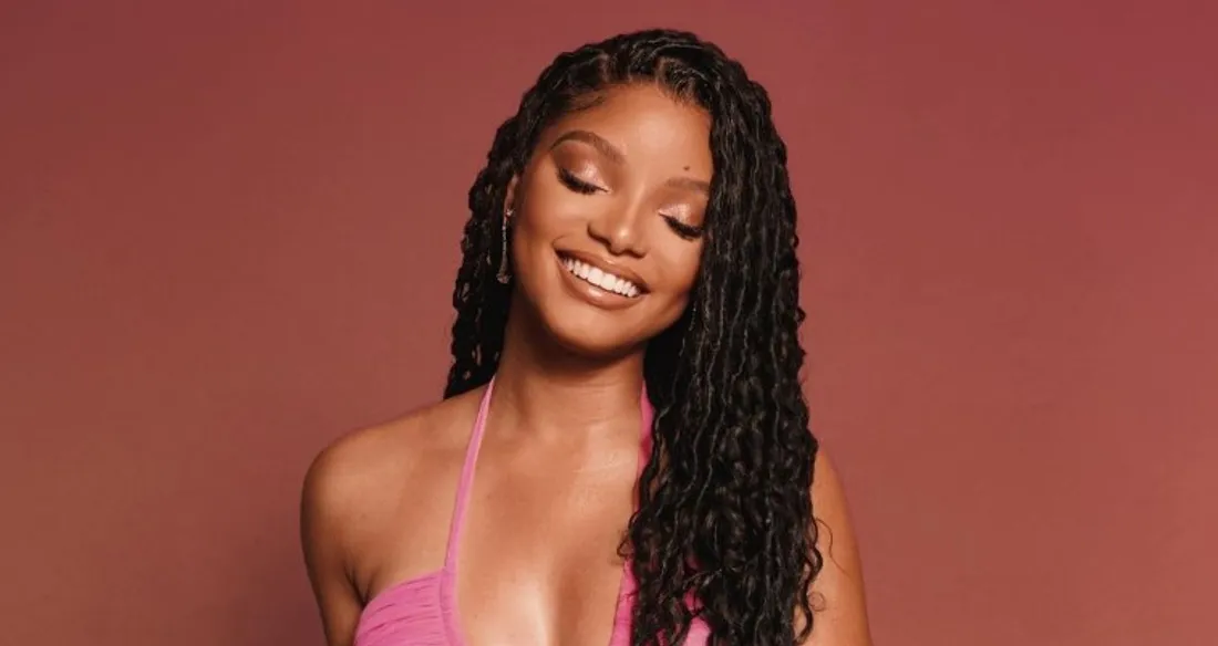 Halle Bailey enceinte de son premier enfant ? Des photos de la chanteuse relancent les rumeurs