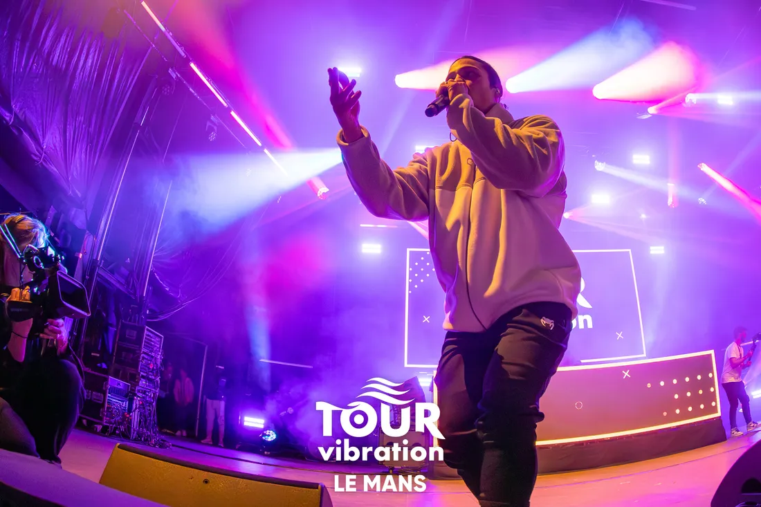 Hatik sur la scène du Tour Vibration 2023 au Mans